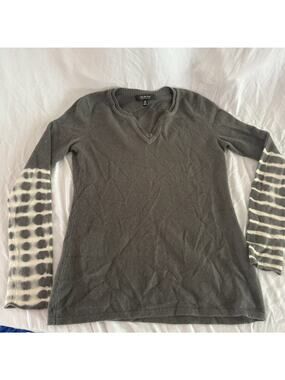 Saks Fifth Avenue cashmere sweater size small